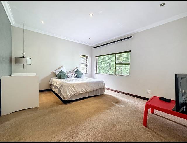4 BEDROOM HOUSE TO LET IN LEEUWENHOF ESTATE